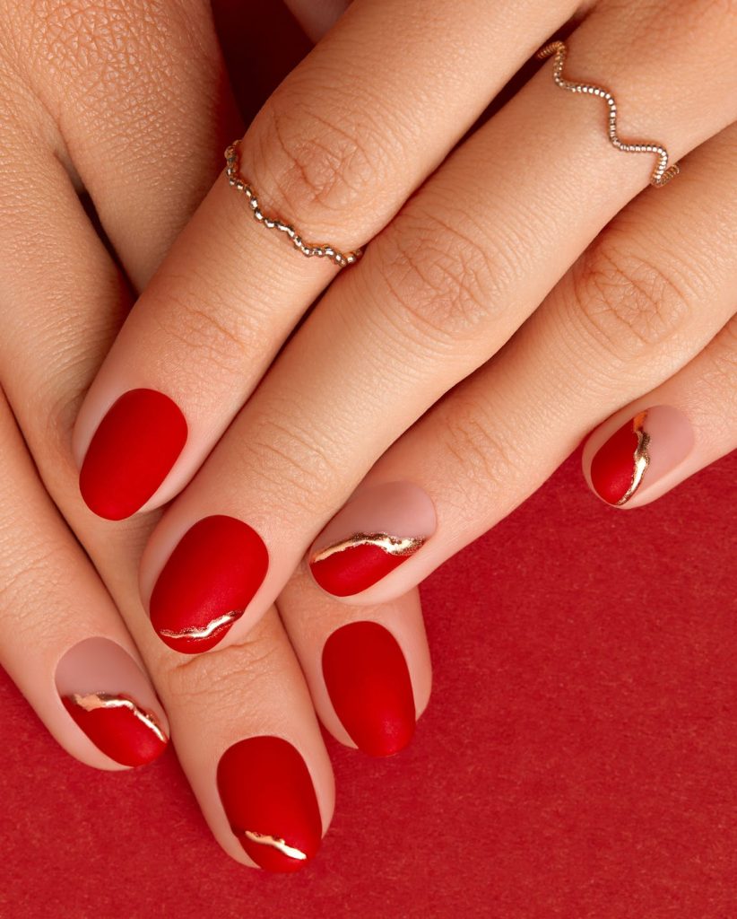 Red and gold manicure 